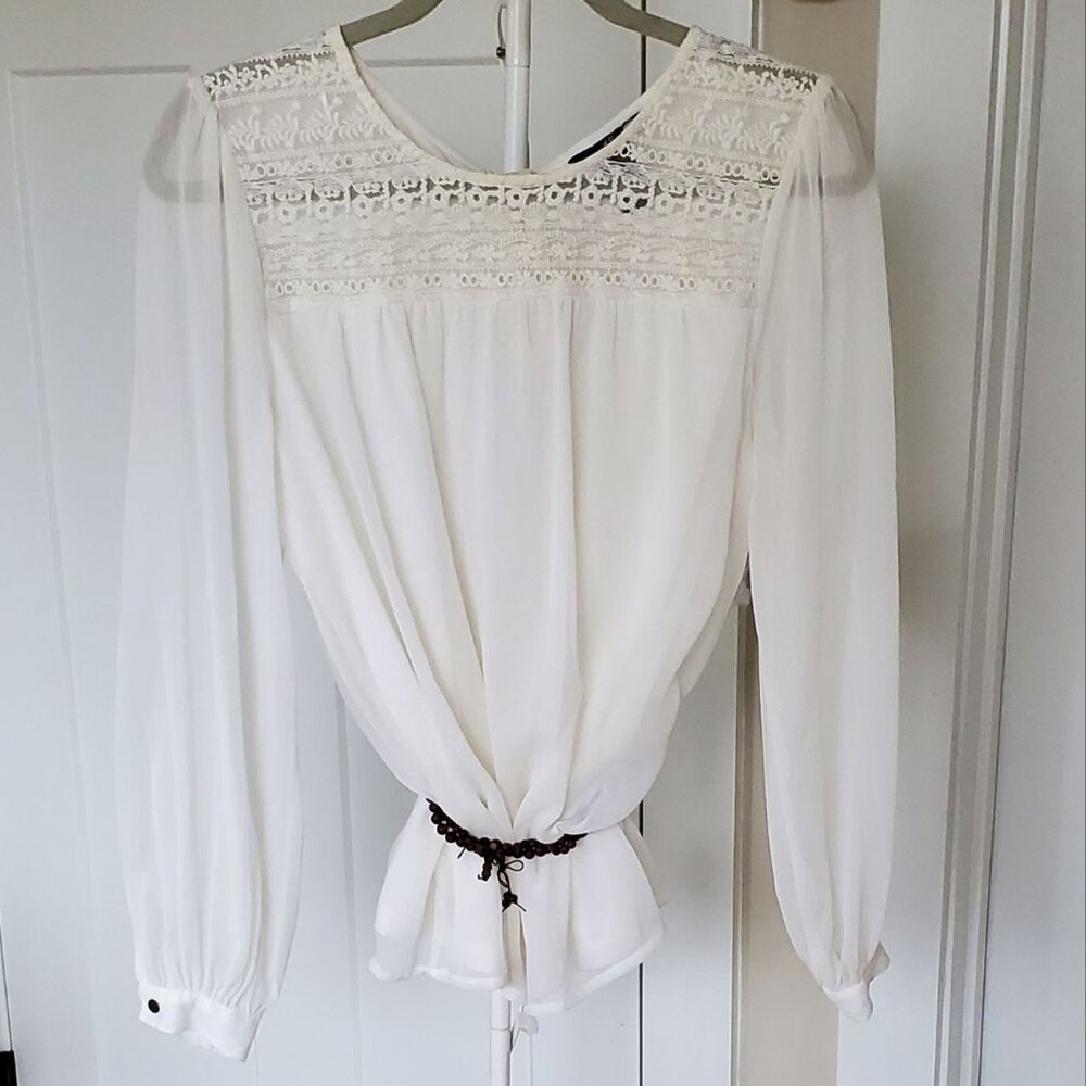 H&M Lace Off White Blouse with Long Sleeves. Size 6